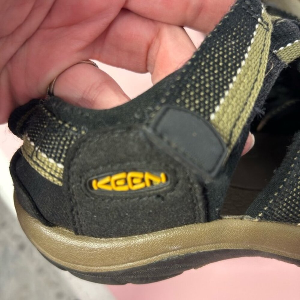 Kids Black and Tan Keen Sandals - Picture 3 of 10